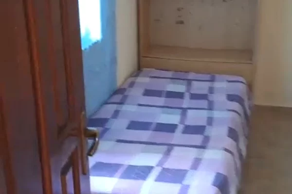 Shtepi me qera Apartament ne Tirane, 3+1, Mobilimi E mobiluar, Pagesa 40,000  Leke.