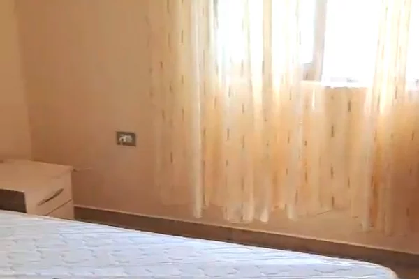 Shtepi me qera Apartament ne Tirane, 3+1, Mobilimi E mobiluar, Pagesa 40,000  Leke.