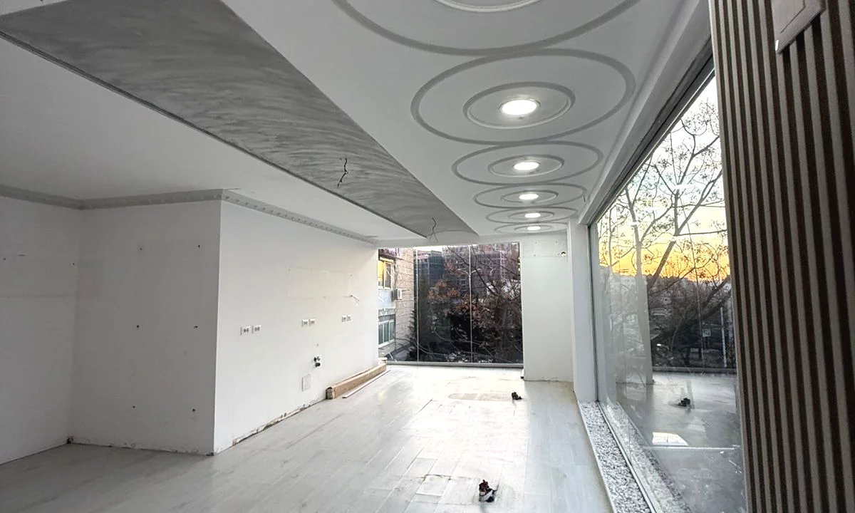  Per Shitje: Ambient Komercial / Showroom, Lokacion: Muhamet Gjollesha 