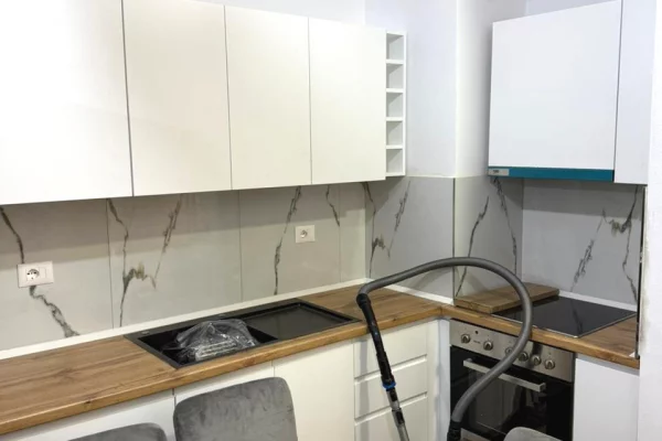 Shtepi me qera te Ali demi, 400 euro/muaj. Apartament ne katin 6, pallat i ri. I sapo mobiluar