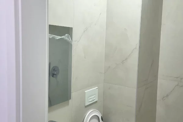 Shtepi me qera te Ali demi, 400 euro/muaj. Apartament ne katin 6, pallat i ri. I sapo mobiluar