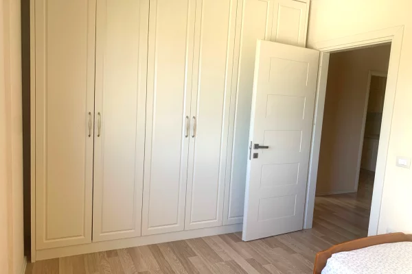 Shtepi me qera Apartament ne Tirane, 2+1, Mobilimi E mobiluar, Pagesa 45,000  Leke.