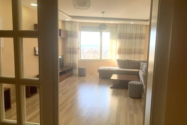 Shtepi me qera Apartament ne Tirane, 2+1, Mobilimi E mobiluar, Pagesa 45,000  Leke.