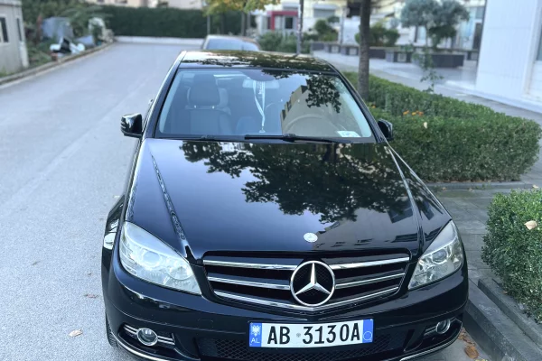 Makina ne shitje ne Tirane - 5,800 Euro