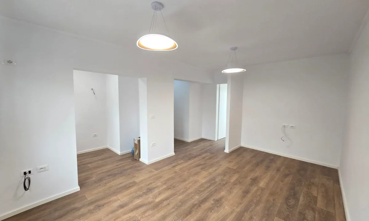 Shtepi ne shitje Apartament ne Tirane, 1+1, Mobilimi Bosh, pa mobiluar, Pagesa 108,000  Euro.