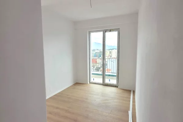Shtepi ne shitje Apartament ne Tirane, 3+1, Mobilimi Bosh, pa mobiluar, Pagesa 560,000  Euro.