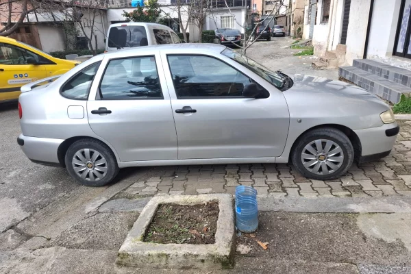 Makina ne shitje ne Elbasan - 1,500 Euro