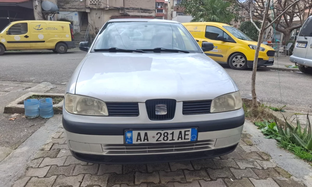 Makina ne shitje ne Elbasan, Seat, 2002 Benzine,Kambio Manual Pagesa 1,500  Euro.