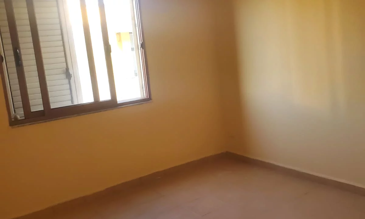 Shtepi ne shitje Apartament ne Tirane, 2+1, Mobilimi Bosh, pa mobiluar, Pagesa 110,000  Euro.