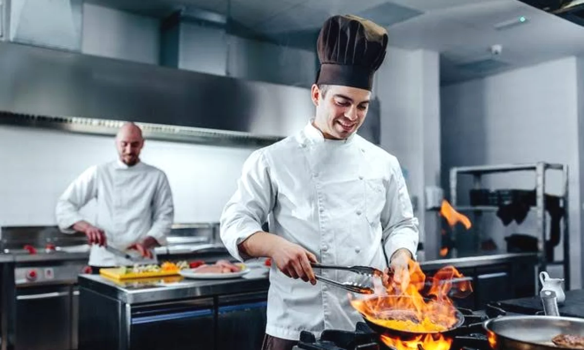 Njoftime Pune ne Sarande, Profesioni Kuzhinjer , Me eksperience, Pagesa 250,000  Leke.