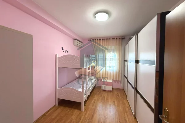Shtepi me qera Apartament ne Durres, 2+1, Mobilimi E mobiluar, Pagesa 650  Euro.