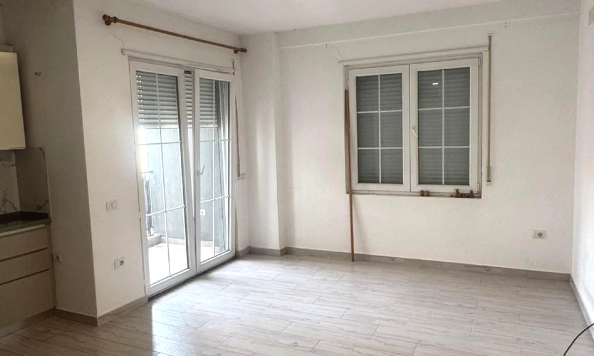 Shtepi me qera Apartament ne Tirane, 1+1, Mobilimi E mobiluar, Pagesa 400  Euro.