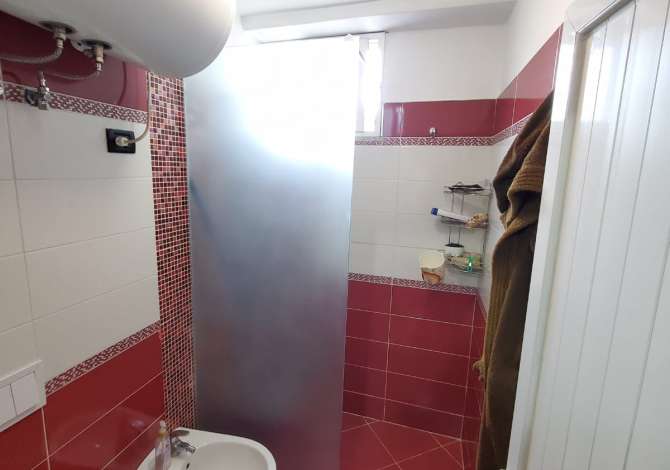 Shtepi me qera Apartament ne Tirane, 3+1, Mobilimi E mobiluar, Pagesa 500  Euro.