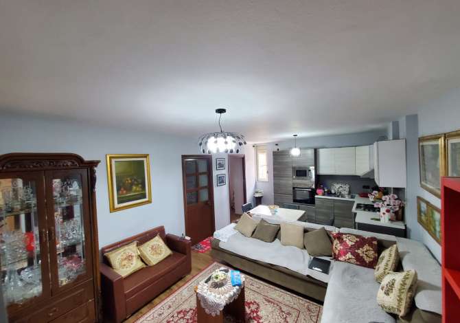 Shtepi me qera Apartament ne Tirane, 3+1, Mobilimi E mobiluar, Pagesa 500  Euro.