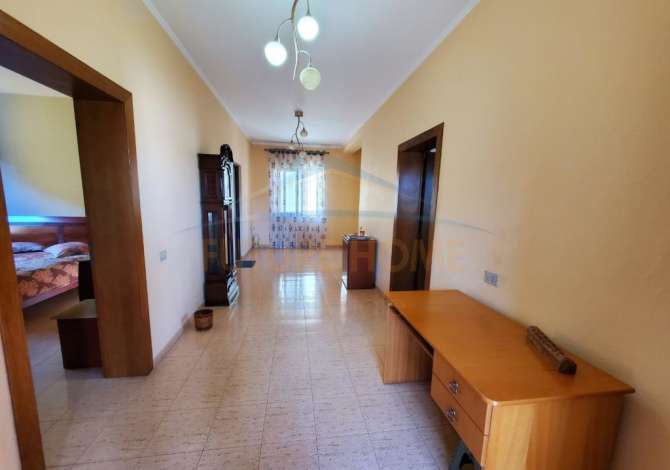 Shtepi ne shitje Vila Luksoze ne Tirane, 4+1, Mobilimi Bosh, pa mobiluar, Pagesa 270,000  Euro.