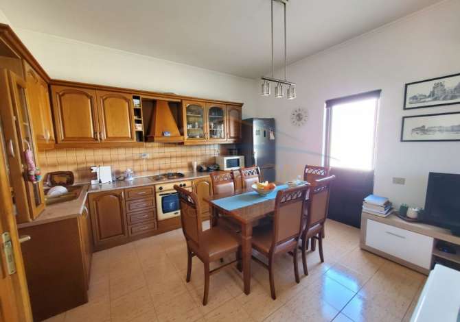 Shtepi ne shitje Vila Luksoze ne Tirane, 4+1, Mobilimi Bosh, pa mobiluar, Pagesa 270,000  Euro.