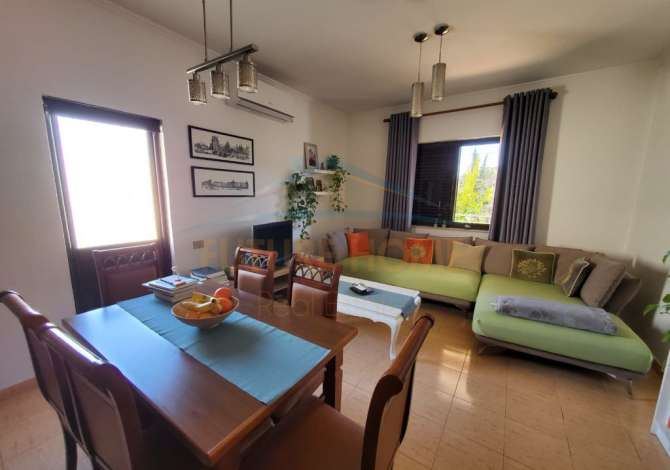 Shtepi ne shitje Vila Luksoze ne Tirane, 4+1, Mobilimi Bosh, pa mobiluar, Pagesa 270,000  Euro.