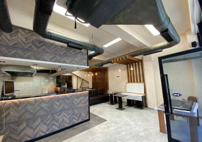Ambient biznesi me qera 2+1 ne Tirane - 700 Euro