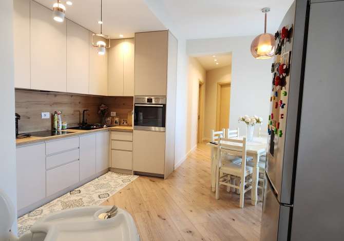 Shtepi me qera Apartament ne Tirane, 2+1, Mobilimi E mobiluar, Pagesa 650  Euro.