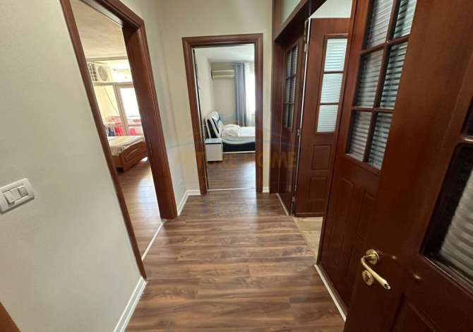 Shtepi ne shitje Apartament ne Tirane, 3+1, Mobilimi E mobiluar, Pagesa 300,000  Euro.