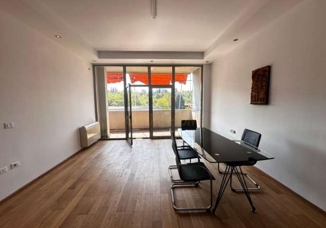 Ambient biznesi me qera 3+1 ne Tirane - 1,500 Euro