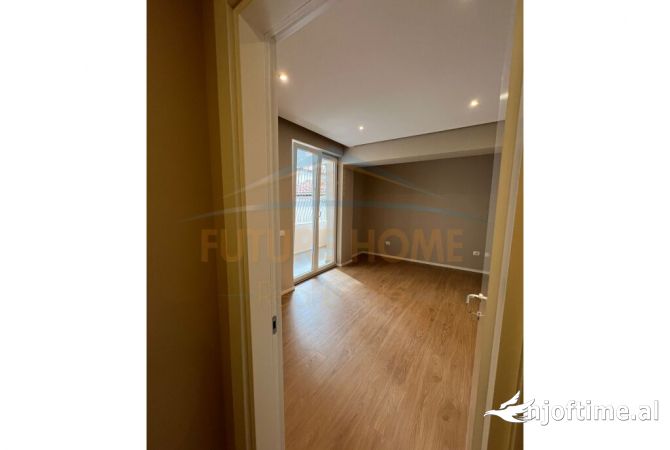 Apartament 2+1, per zyra me qira Rruga e Kavajes.