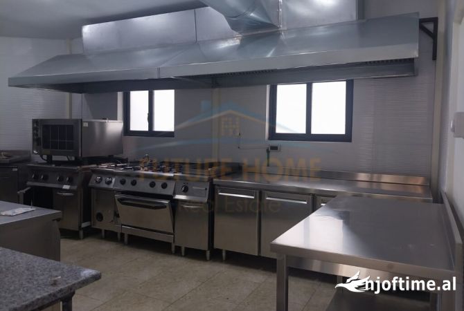 Ambient biznesi me qera 2+1 ne Tirane - 2,300 Euro