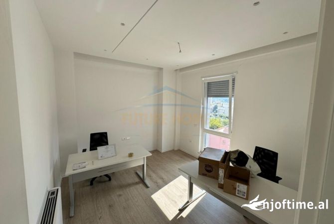 Ambient biznesi me qera 3+1 ne Tirane - 1,600 Euro