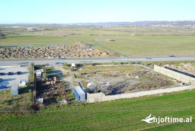 Truall ose Toke ne Tirane - 400,000 Euro