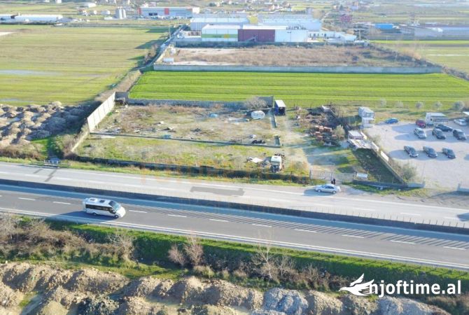 Truall ose Toke ne Tirane - 400,000 Euro