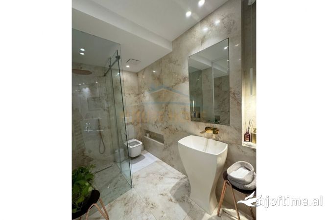 Shtepi ne shitje Apartament ne Tirane, 2+1, Mobilimi E mobiluar, Pagesa 280,000  Euro.