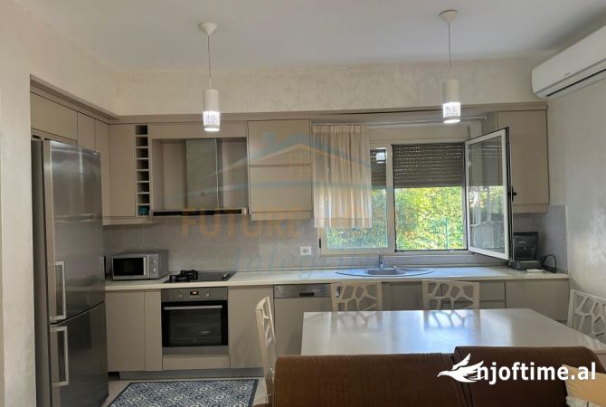 Shtepi ne shitje Vila Luksoze ne Durres, 2+1, Mobilimi E mobiluar, Pagesa 285,000  Euro.