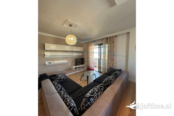 Shtepi me qera Apartament ne Tirane, 3+1, Mobilimi E mobiluar, Pagesa 900  Euro.