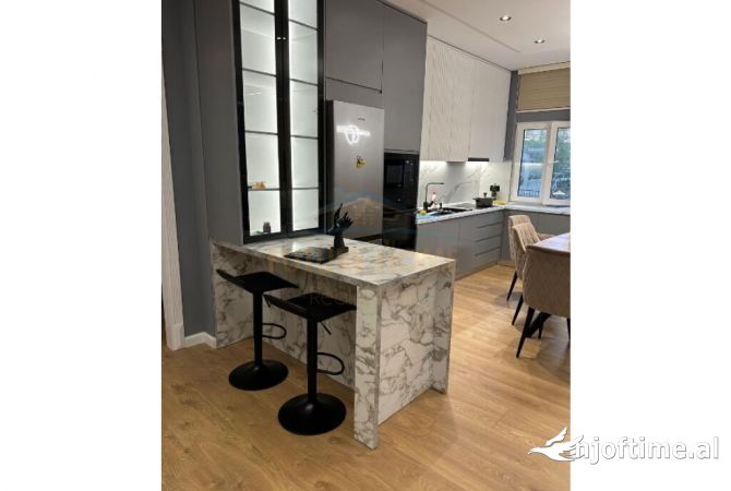 Shtepi me qera Apartament ne Tirane, 2+1, Mobilimi E mobiluar, Pagesa 1,100  Euro.