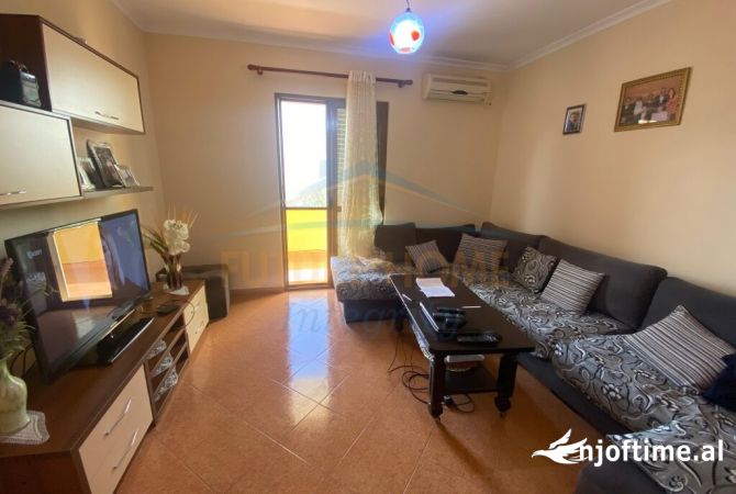 Shtepi me qera Shtepi Private ne Tirane, 4+1, Mobilimi E mobiluar, Pagesa 700  Euro.