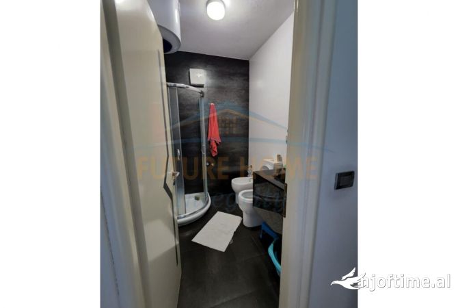 Shtepi ne shitje Apartament ne Tirane, 3+1, Mobilimi E mobiluar, Pagesa 230,000  Euro.