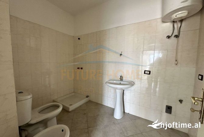 Shtepi ne shitje Apartament ne Tirane, 2+1, Mobilimi Bosh, pa mobiluar, Pagesa 135,000  Euro.