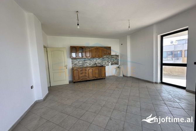 Shtepi ne shitje Apartament ne Tirane, 2+1, Mobilimi Bosh, pa mobiluar, Pagesa 135,000  Euro.