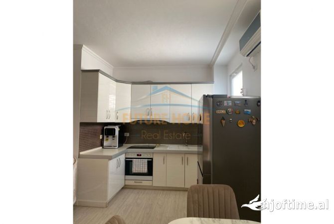 Shtepi ne shitje Apartament ne Tirane, 2+1, Mobilimi E mobiluar, Pagesa 120,000  Euro.