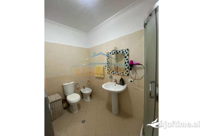 Shtepi ne shitje Apartament ne Tirane, 2+1, Mobilimi E mobiluar, Pagesa 120,000  Euro.