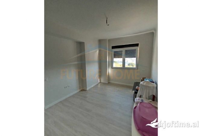 Shtepi ne shitje Apartament ne Tirane, 2+1, Mobilimi Bosh, pa mobiluar, Pagesa 231,480  Euro.