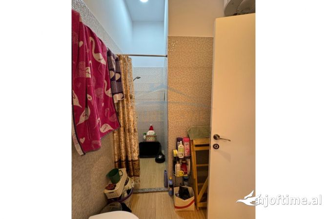 Shtepi ne shitje Apartament ne Tirane, 2+1, Mobilimi E mobiluar, Pagesa 250,000  Euro.