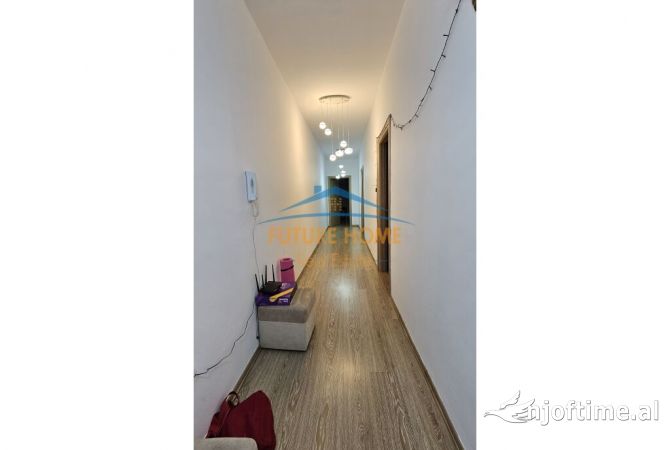 Shtepi ne shitje Apartament ne Tirane, 2+1, Mobilimi E mobiluar, Pagesa 195,000  Euro.