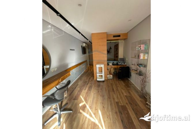 Ambient biznesi me qera 1+1 ne Tirane - 1,300 Euro
