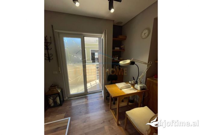 Ambient biznesi me qera 1+1 ne Tirane - 1,300 Euro