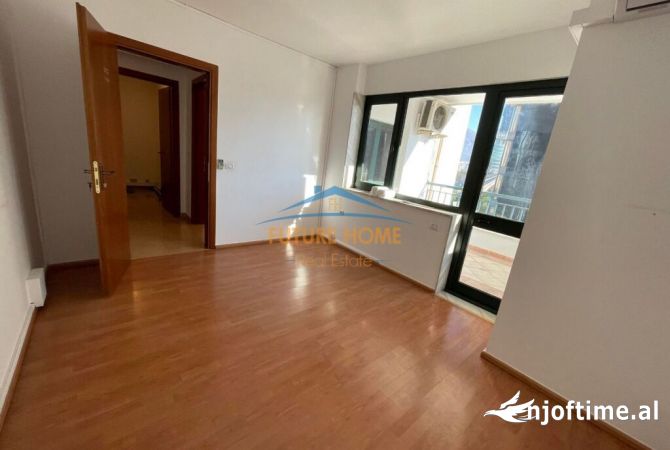 Ambient biznesi me qera 3+1 ne Tirane - 1,700 Euro
