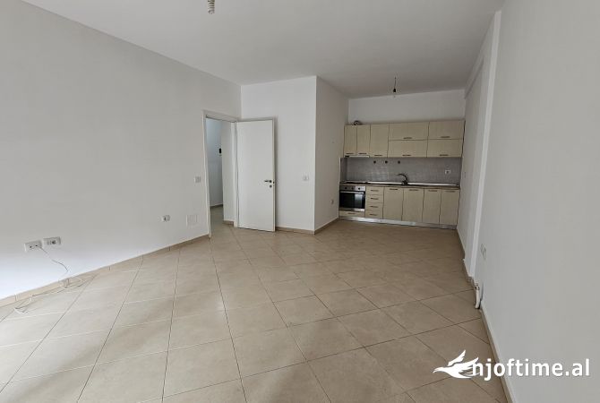 Shtepi ne shitje Apartament ne Tirane, 1+1, Mobilimi Bosh, pa mobiluar, Pagesa 109,000  Euro.
