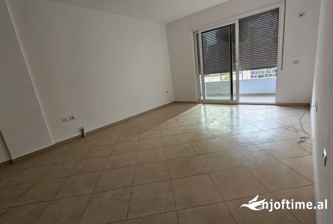 Shtepi ne shitje Apartament ne Tirane, 1+1, Mobilimi Bosh, pa mobiluar, Pagesa 109,000  Euro.