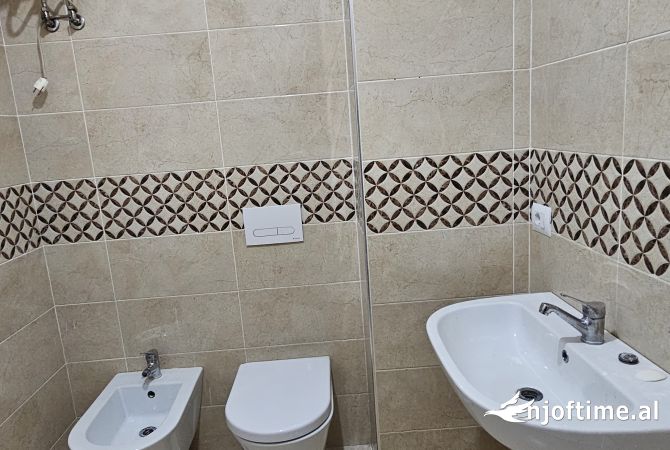 Shtepi ne shitje Apartament ne Tirane, 1+1, Mobilimi Bosh, pa mobiluar, Pagesa 109,000  Euro.