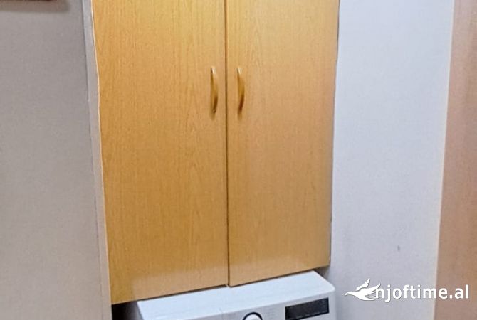 Shtepi ne shitje Apartament ne Tirane, 3+1, Mobilimi E mobiluar, Pagesa 235,000  Euro.